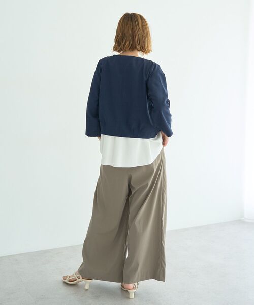 YECCA VECCA（イェッカヴェッカ）の「ノーカラータックブルゾン（ブルゾン・レディース・ネイビー/グレイッシュベージュ・FREE）」の22枚目の写真