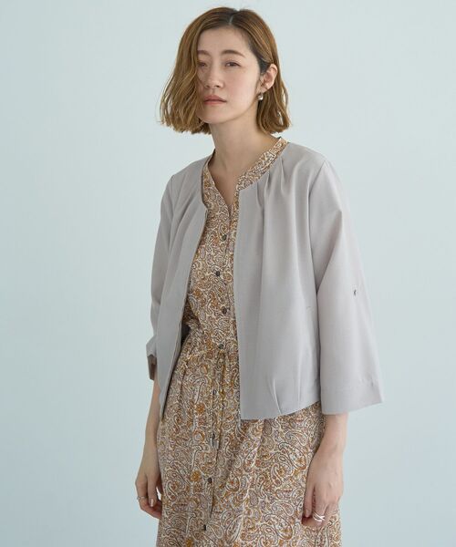 YECCA VECCA（イェッカヴェッカ）の「ノーカラータックブルゾン（ブルゾン・レディース・ネイビー/グレイッシュベージュ・FREE）」の4枚目の写真