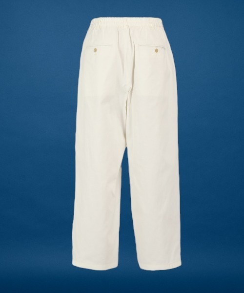 unrelaxing(アンリラクシング)の「ワイドバルーンタックチノパンツ(チノパンツ・メンズ・オフホワイト・マルチサイズ)」の2枚目の写真