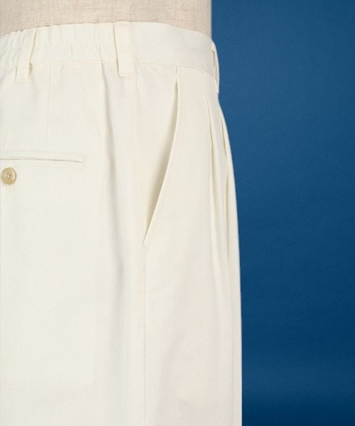 unrelaxing(アンリラクシング)の「ワイドバルーンタックチノパンツ(チノパンツ・メンズ・オフホワイト・マルチサイズ)」の5枚目の写真