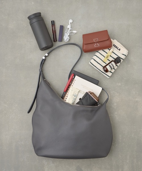 IACUCCI（イアクッチ）の「ピスタッロ L CERVO（ショルダーバッグ