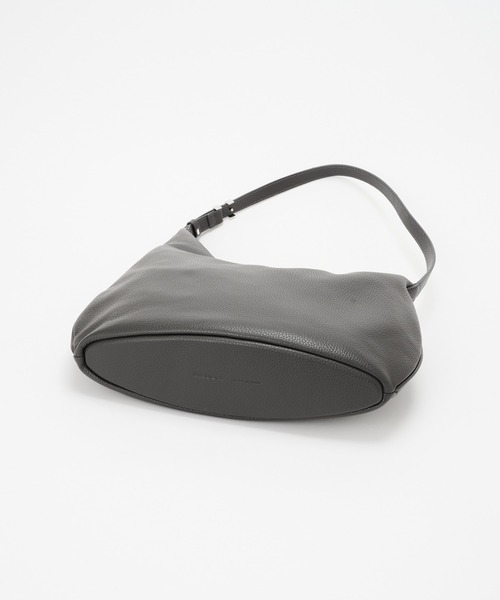 IACUCCI（イアクッチ）の「ピスタッロ L CERVO（ショルダーバッグ
