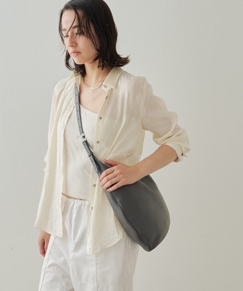 IACUCCI（イアクッチ）の「ピスタッロ L CERVO（ショルダーバッグ