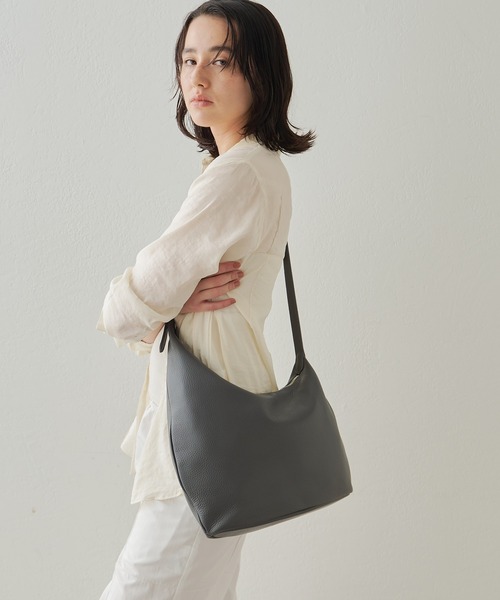 IACUCCI（イアクッチ）の「ピスタッロ L CERVO（ショルダーバッグ