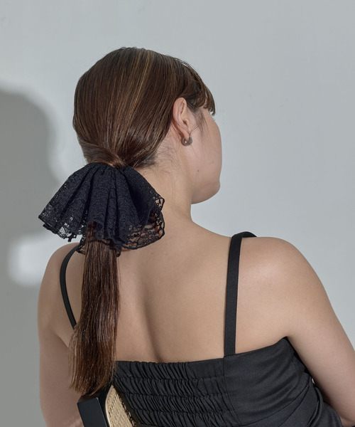 Phoebe（フィービィー）の「ビッグフリルシュシュ　ブラック（シュシュ・レディース・ブラック・FREE）」の2枚目の写真