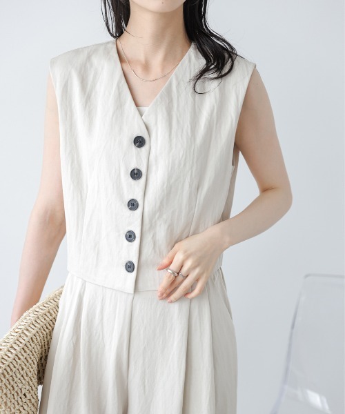AMELY(エミリー)の「ショート丈ベスト+ワイドタックパンツ(セットアップ・レディース・ベージュ系その他/ネイビー/ベージュ・M/L)」の22枚目の写真
