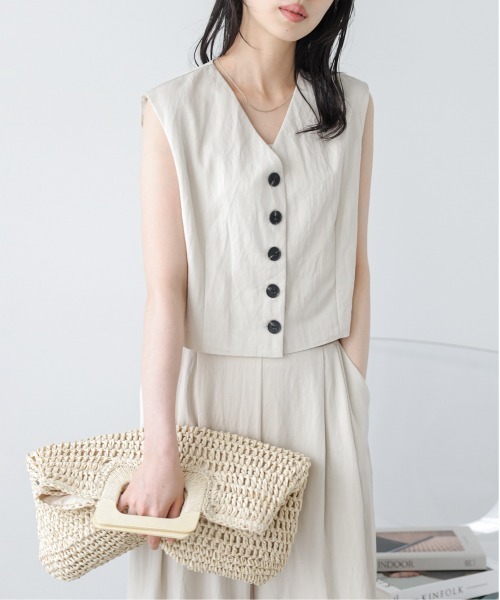 AMELY(エミリー)の「ショート丈ベスト+ワイドタックパンツ(セットアップ・レディース・ベージュ系その他/ネイビー/ベージュ・M/L)」の21枚目の写真