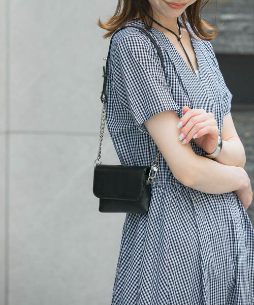 URBAN RESEARCH ROSSO WOMEN(アーバンリサーチ ロッソ)の「YENN CHAIN BELT POUCH(ショルダーバッグ・レディース・カーキ/ブラック・FREE)」の2枚目の写真