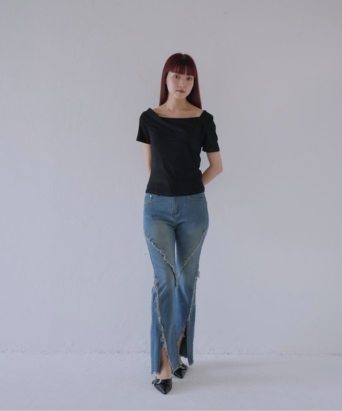 Uenui(ウニュイ)の「【 cunii 】 カットオフスリット フレアデニムパンツ(デニムパンツ・レディース・ブルー/ブラック・FREE)」の5枚目の写真
