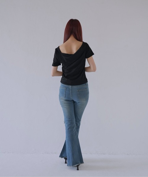 Uenui(ウニュイ)の「【 cunii 】 カットオフスリット フレアデニムパンツ(デニムパンツ・レディース・ブルー/ブラック・FREE)」の21枚目の写真