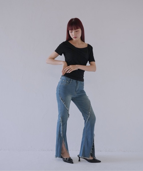 Uenui(ウニュイ)の「【 cunii 】 カットオフスリット フレアデニムパンツ(デニムパンツ・レディース・ブルー/ブラック・FREE)」の18枚目の写真