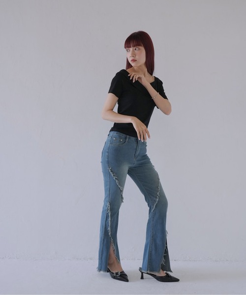 Uenui(ウニュイ)の「【 cunii 】 カットオフスリット フレアデニムパンツ(デニムパンツ・レディース・ブルー/ブラック・FREE)」の15枚目の写真