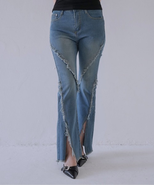 Uenui(ウニュイ)の「【 cunii 】 カットオフスリット フレアデニムパンツ(デニムパンツ・レディース・ブルー/ブラック・FREE)」の14枚目の写真
