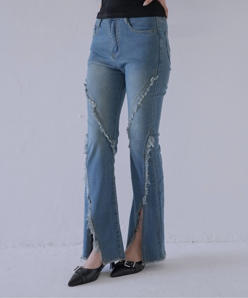 Uenui(ウニュイ)の「【 cunii 】 カットオフスリット フレアデニムパンツ(デニムパンツ・レディース・ブルー/ブラック・FREE)」の12枚目の写真