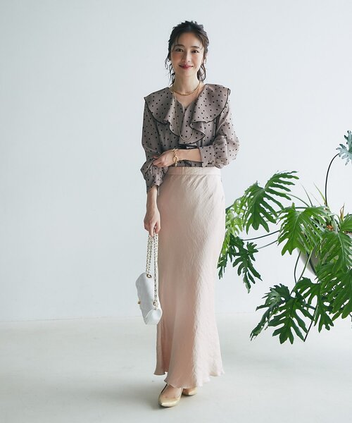 La boutique BonBon(ラブティックボンボン)の「【全骨格美人見え】ドットラッフルブラウス(シャツ/ブラウス・レディース・グレイッシュベージュ/グレー系その他・FREE)」の6枚目の写真