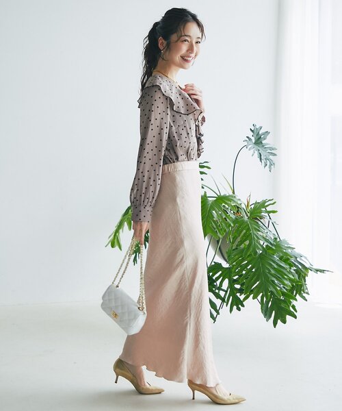 La boutique BonBon(ラブティックボンボン)の「【全骨格美人見え】ドットラッフルブラウス(シャツ/ブラウス・レディース・グレイッシュベージュ/グレー系その他・FREE)」の7枚目の写真