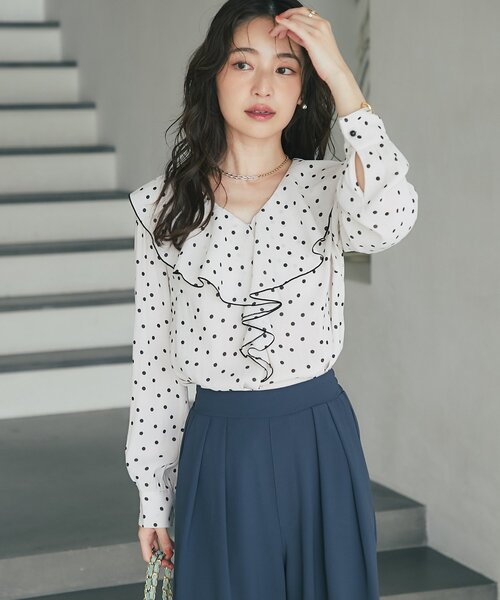 La boutique BonBon(ラブティックボンボン)の「【全骨格美人見え】ドットラッフルブラウス(シャツ/ブラウス・レディース・グレイッシュベージュ/グレー系その他・FREE)」の17枚目の写真