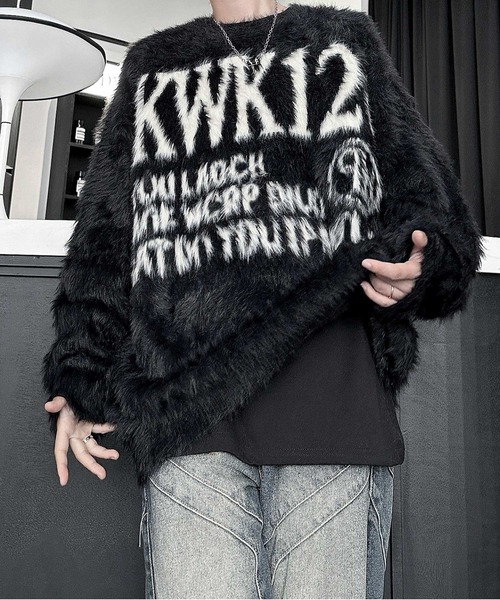 JOHNNY WOLF(ジョニーウルフ)の「POLLUX フェザーモール オーバーサイズ プルオーバー ニット(ニット/セーター・メンズ・ブラック/オフホワイト/ブラウン/ブラック系その他/イエロー/ネイビー・M/L)」の2枚目の写真