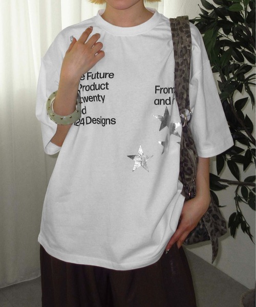 sedacle(セダクル)の「箔スタープリントTEE(Tシャツ/カットソー・レディース・レッド/オフホワイト/ネイビー/カーキ・SMALL/MEDIUM/LARGE)」の2枚目の写真