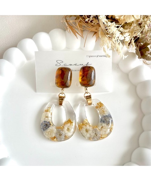 VIBGYOR(ヴィブジョー)の「【S.coeuf】イヤリング こはくカボション×お花のバッグ(MA)(イヤリング・レディース・ブルー/パープル・FREE)」の1枚目の写真