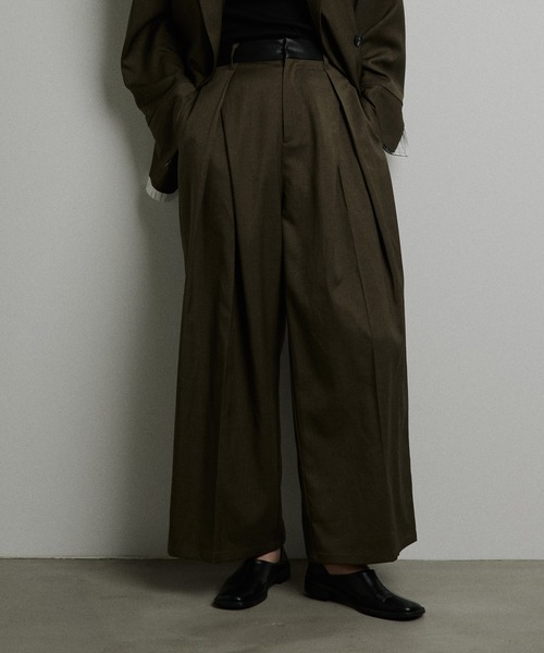 hellam(へラム)の「ウエストレザータックパンツ(スラックス・レディース・ブラック/ベージュ/ブラウン/カーキ/チャコール・FREE)」の6枚目の写真