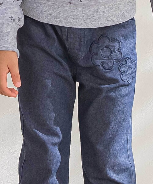 BeBe Petits Pois Vert（ベベプチポワヴェール）の「【店舗限定】花パッチワークカラーデニムロングパンツ（デニムパンツ・キッズ・ピンク/ネイビー・150cm/130cm/140cm/100cm/120cm/110cm）」の5枚目の写真