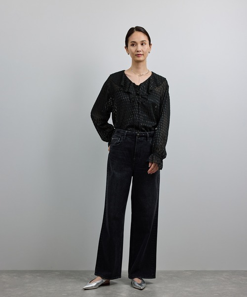 ROPE'(ロペ)の「【洗える】ラッフルVネックブラウス(ジャガード/リーフプリント)【WEB・一部店舗限定】(シャツ/ブラウス・レディース・ネイビー/ブラック/オフホワイト・FREE)」の22枚目の写真