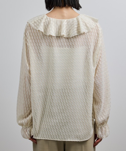 ROPE'(ロペ)の「【洗える】ラッフルVネックブラウス(ジャガード/リーフプリント)【WEB・一部店舗限定】(シャツ/ブラウス・レディース・ネイビー/ブラック/オフホワイト・FREE)」の8枚目の写真