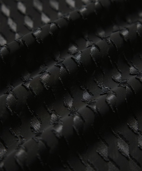 ROPE'(ロペ)の「【洗える】ラッフルVネックブラウス(ジャガード/リーフプリント)【WEB・一部店舗限定】(シャツ/ブラウス・レディース・ネイビー/ブラック/オフホワイト・FREE)」の13枚目の写真