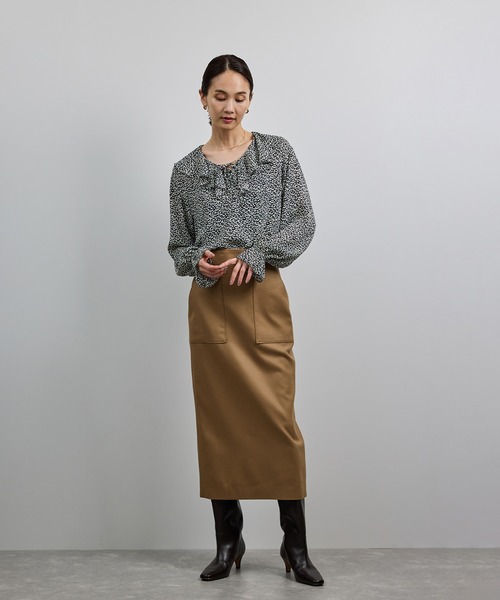 ROPE'(ロペ)の「【洗える】ラッフルVネックブラウス(ジャガード/リーフプリント)【WEB・一部店舗限定】(シャツ/ブラウス・レディース・ネイビー/ブラック/オフホワイト・FREE)」の16枚目の写真