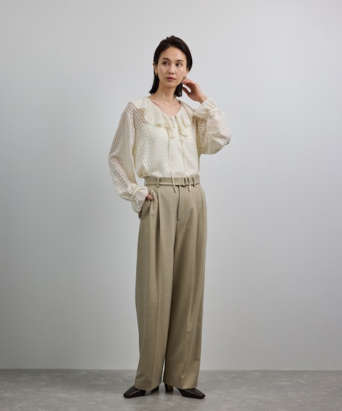 ROPE'(ロペ)の「【洗える】ラッフルVネックブラウス(ジャガード/リーフプリント)【WEB・一部店舗限定】(シャツ/ブラウス・レディース・ネイビー/ブラック/オフホワイト・FREE)」の18枚目の写真