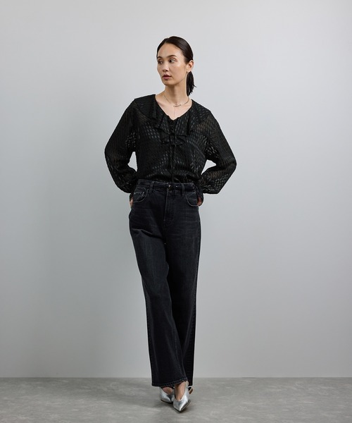 ROPE'(ロペ)の「【洗える】ラッフルVネックブラウス(ジャガード/リーフプリント)【WEB・一部店舗限定】(シャツ/ブラウス・レディース・ネイビー/ブラック/オフホワイト・FREE)」の21枚目の写真