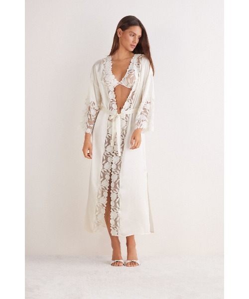 Intimissimi（インティミッシミ）の「All About Flowers シルク ロング ナイトガウン（ガウン/バスローブ・レディース・アイボリー・M/L/S/M）」の2枚目の写真