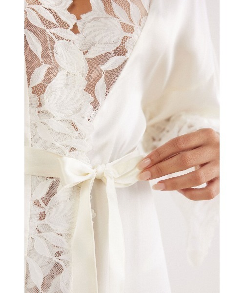 Intimissimi（インティミッシミ）の「All About Flowers シルク ロング ナイトガウン（ガウン/バスローブ・レディース・アイボリー・M/L/S/M）」の3枚目の写真