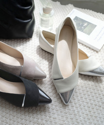 AmiAmi（アミアミ）の「ポインテッドトゥアシンメトリーフラットパンプス（パンプス）」