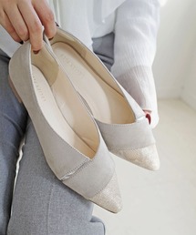 AmiAmi（アミアミ）の「ポインテッドトゥアシンメトリーフラットパンプス（パンプス・レディース）」