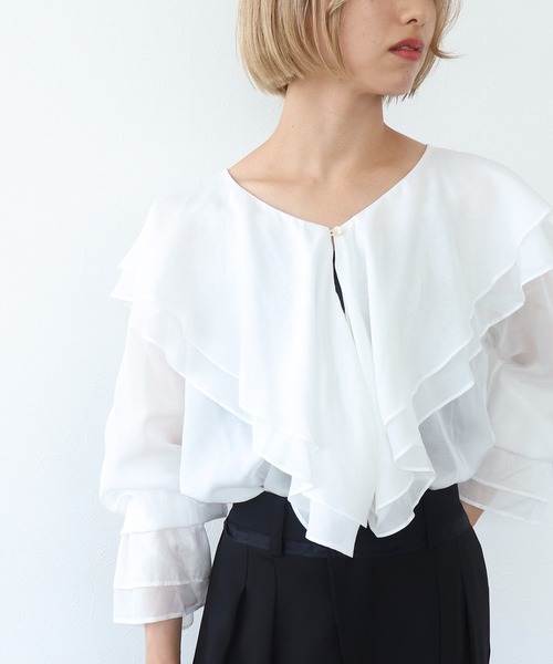 Three Four Time（ｽﾘｰﾌｫｰﾀｲﾑ）の「シアーフリルカラーブラウス（シャツ/ブラウス・レディース・ベージュ/オフホワイト・FREE）」の19枚目の写真