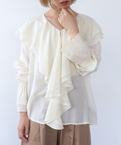 Three Four Time（ｽﾘｰﾌｫｰﾀｲﾑ）の「シアーフリルカラーブラウス（シャツ/ブラウス・レディース・ベージュ/オフホワイト・FREE）」の4枚目の写真