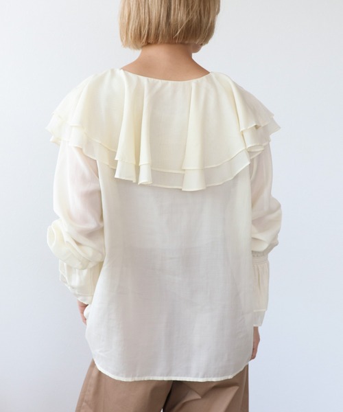 Three Four Time（ｽﾘｰﾌｫｰﾀｲﾑ）の「シアーフリルカラーブラウス（シャツ/ブラウス・レディース・ベージュ/オフホワイト・FREE）」の6枚目の写真