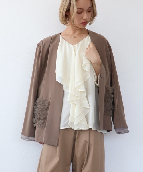 Three Four Time（ｽﾘｰﾌｫｰﾀｲﾑ）の「シアーフリルカラーブラウス（シャツ/ブラウス・レディース・ベージュ/オフホワイト・FREE）」の3枚目の写真