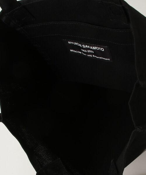 MEDICOM TOY（メディコムトイ）の「MLE 坂本龍一 「左うでの夢」 TOTE BAG（トートバッグ・メンズ・ブラック・FREE）」の5枚目の写真