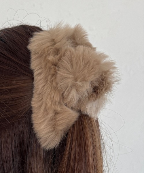 kutir（クティール）の「kutirlune／フェイクファーヘアクリップ（バレッタ/ヘアクリップ・レディース・モカ/ベージュ/ホワイト/ブラック/ブルー・FREE）」の17枚目の写真