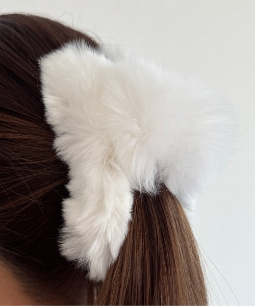 kutir（クティール）の「kutirlune／フェイクファーヘアクリップ（バレッタ/ヘアクリップ・レディース・モカ/ベージュ/ホワイト/ブラック/ブルー・FREE）」の6枚目の写真