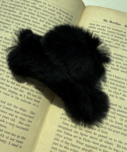 kutir（クティール）の「kutirlune／フェイクファーヘアクリップ（バレッタ/ヘアクリップ・レディース・モカ/ベージュ/ホワイト/ブラック/ブルー・FREE）」の7枚目の写真