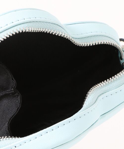 EMODA（エモダ）の「HEART CHAIN MINI POACH（ポーチ・レディース・ブルー・FREE）」の4枚目の写真