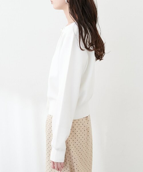 natural couture(ナチュラルクチュール)の「【WEB限定】パール釦総針カーデ(カーディガン/ボレロ・レディース・ピンク/ボルドー/ベージュ/サックスブルー/オフホワイト/チャコールグレー・FREE)」の9枚目の写真