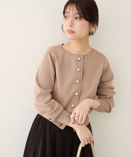 natural couture(ナチュラルクチュール)の「【WEB限定】パール釦総針カーデ(カーディガン/ボレロ・レディース・ピンク/ボルドー/ベージュ/サックスブルー/オフホワイト/チャコールグレー・FREE)」の22枚目の写真