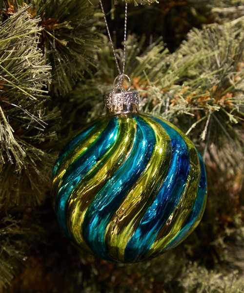 niko and...(ニコアンド)の「【2025Xmas】ガラスボールオーナメント/直径8㎝ 1(インテリア雑貨・レディース・レモンイエロー/マジェンタ/ワイン/その他6/クリアブルー/スカイブルー/クリアイエロー/ライトイエロー/ローズ/その他7/その他4/その他2/マルーン/その他5/その他1/イエロー系その他/クリアレッド/ホワイト/チェリーレッド/バーガンディー/レッド/エンジ/その他3・0)」の3枚目の写真