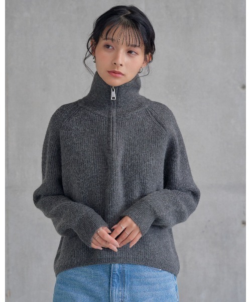attiree(アティレー)の「ハーフジップニット(ニット/セーター・レディース・ベージュ/ブラウン/アイボリー/チャコールグレー/グレー・FREE)」の3枚目の写真