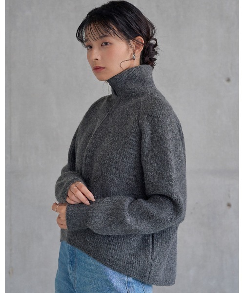attiree(アティレー)の「ハーフジップニット(ニット/セーター・レディース・ベージュ/ブラウン/アイボリー/チャコールグレー/グレー・FREE)」の11枚目の写真